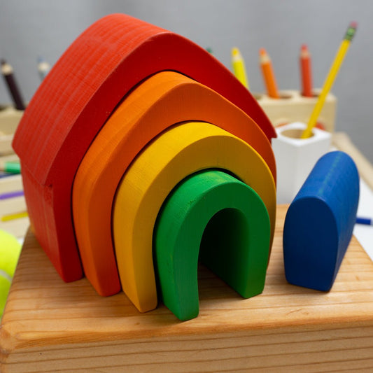 5 Characteristics of Good Montessori Toys - Curious Melodies